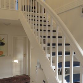 Krobitsch Wood Tischlerei - Ihr kompetenter Partner für individuelle Wünsche und Reparaturen. Holzterassen, Instandsetzung, Altbau, Neubau, Sanierung, Fassaden, Treppenbau, Parkett und vieles mehr. Wir beraten Sie gerne, sprechen Sie uns an! Tel.: +49 (0) 4632 77 08, Fax: +49 (0) 4632 8 77 90 97, Mobil: +49 (0) 170 431 79 98