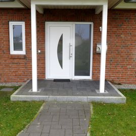 Krobitsch Wood Tischlerei - Ihr kompetenter Partner für individuelle Wünsche und Reparaturen. Holzterassen, Instandsetzung, Altbau, Neubau, Sanierung, Fassaden, Treppenbau, Parkett und vieles mehr. Wir beraten Sie gerne, sprechen Sie uns an! Tel.: +49 (0) 4632 77 08, Fax: +49 (0) 4632 8 77 90 97, Mobil: +49 (0) 170 431 79 98