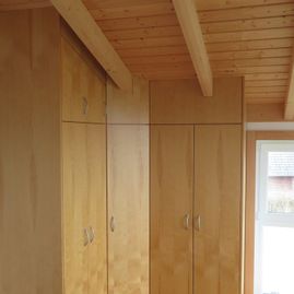 Krobitsch Wood Tischlerei - Ihr kompetenter Partner für individuelle Wünsche und Reparaturen. Holzterassen, Instandsetzung, Altbau, Neubau, Sanierung, Fassaden, Treppenbau, Parkett und vieles mehr. Wir beraten Sie gerne, sprechen Sie uns an! Tel.: +49 (0) 4632 77 08, Fax: +49 (0) 4632 8 77 90 97, Mobil: +49 (0) 170 431 79 98