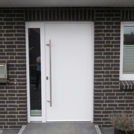 Krobitsch Wood Tischlerei - Ihr kompetenter Partner für individuelle Wünsche und Reparaturen. Holzterassen, Instandsetzung, Altbau, Neubau, Sanierung, Fassaden, Treppenbau, Parkett und vieles mehr. Wir beraten Sie gerne, sprechen Sie uns an! Tel.: +49 (0) 4632 77 08, Fax: +49 (0) 4632 8 77 90 97, Mobil: +49 (0) 170 431 79 98