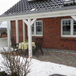 Krobitsch Wood Tischlerei - Ihr kompetenter Partner für individuelle Wünsche und Reparaturen. Holzterassen, Instandsetzung, Altbau, Neubau, Sanierung, Fassaden, Treppenbau, Parkett und vieles mehr. Wir beraten Sie gerne, sprechen Sie uns an! Tel.: +49 (0) 4632 77 08, Fax: +49 (0) 4632 8 77 90 97, Mobil: +49 (0) 170 431 79 98